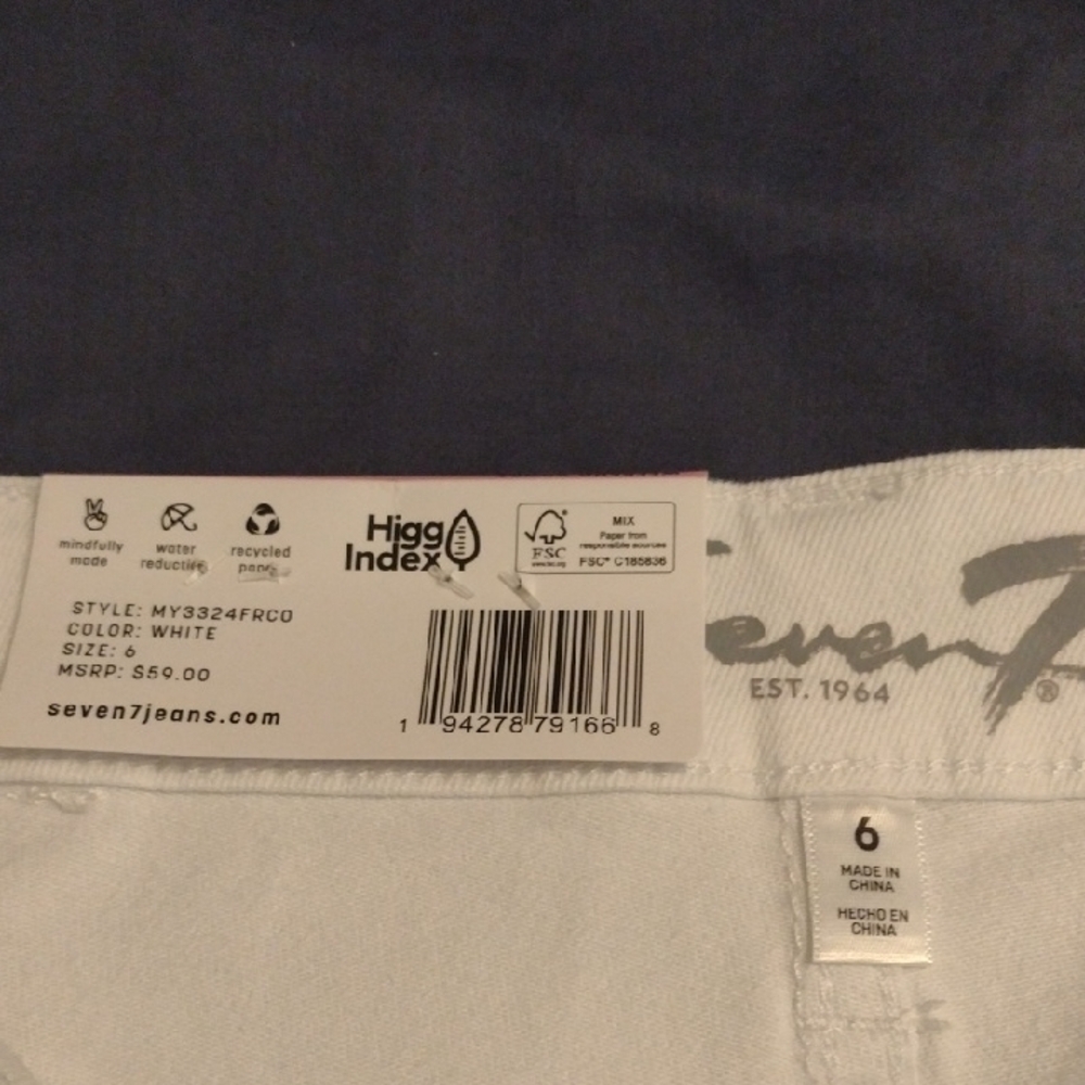 NWT Seven7 Weekend White Jean Shorts Women Size 6 Fray Hem - Picture 2 of 6